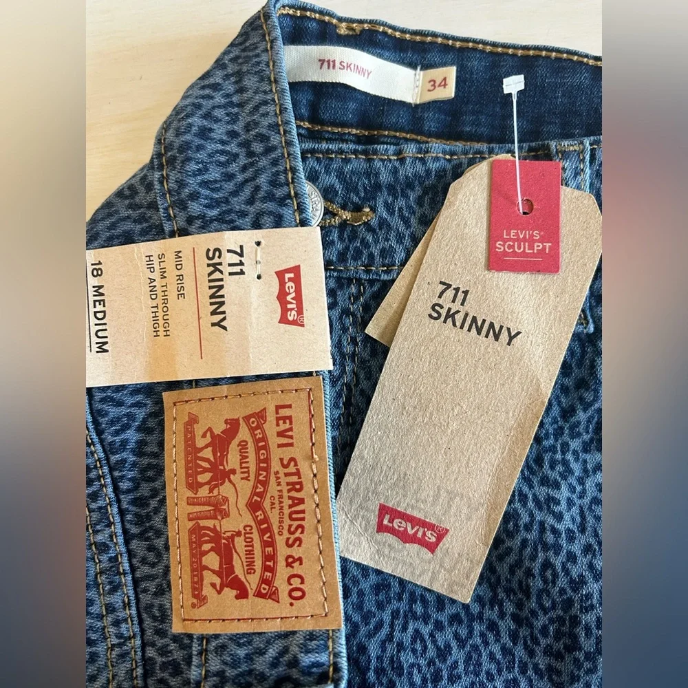 NWT Women’s Levi’s Sculpt 711 skinny, blue animal print denim, plus size 18.